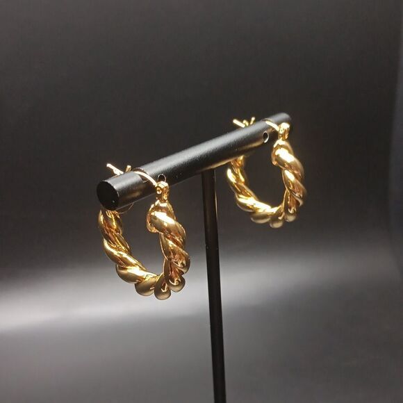 New Beautiful Chunky Goldtone Twisted Hoop Earrings Women's - Picture 1 of 5